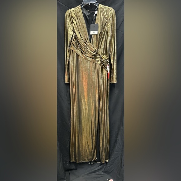 IEENA FOR MAC DUGGAL 26684 NWT
Metallic Long Sleeve Asymmetrical Ruched Gown - Picture 5 of 9